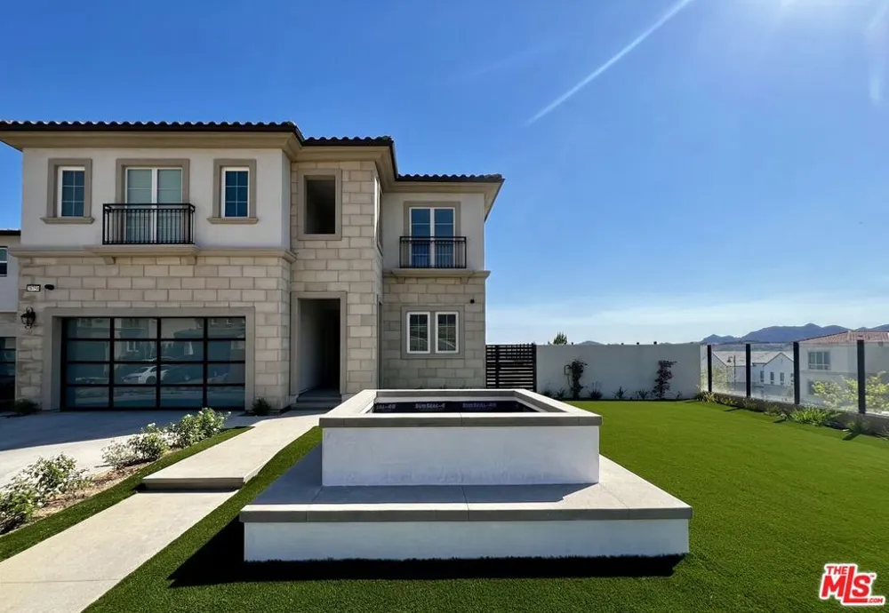 20758 W Deer Grass Court Porter Ranch, CA 91326