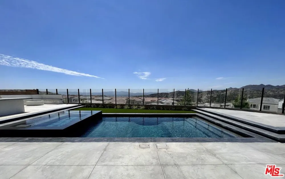 20758 W Deer Grass Court Porter Ranch, CA 91326