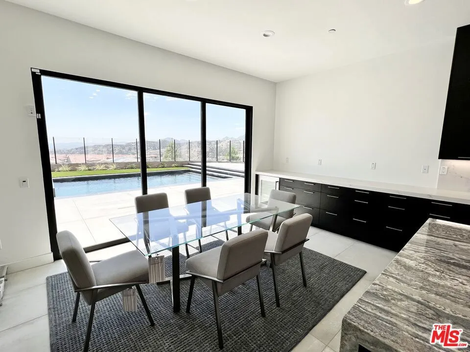 20758 W Deer Grass Court Porter Ranch, CA 91326