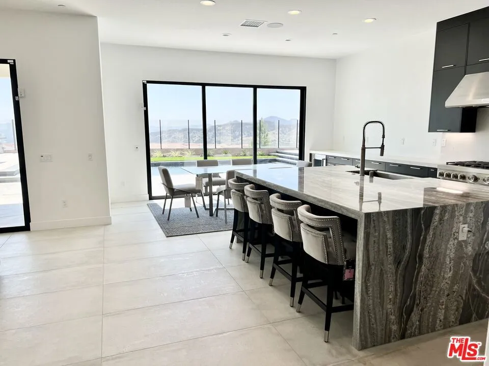 20758 W Deer Grass Court Porter Ranch, CA 91326