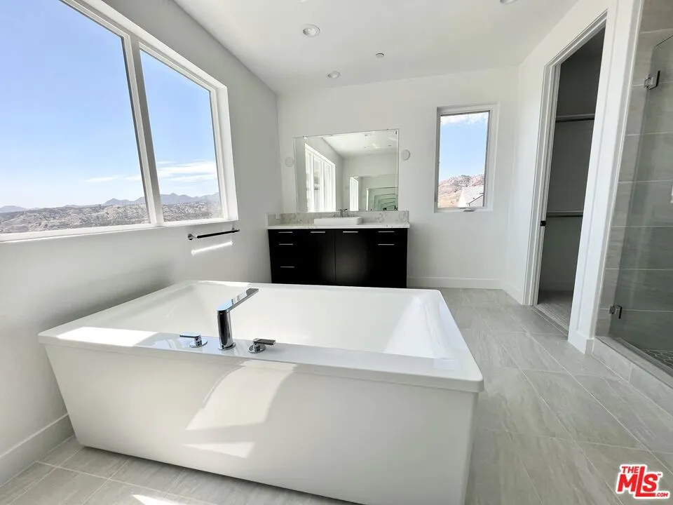 20758 W Deer Grass Court Porter Ranch, CA 91326