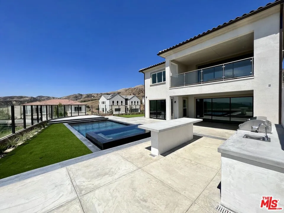 20758 W Deer Grass Court Porter Ranch, CA 91326