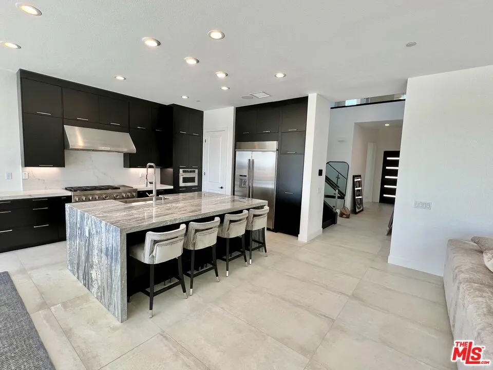 20758 W Deer Grass Court Porter Ranch, CA 91326
