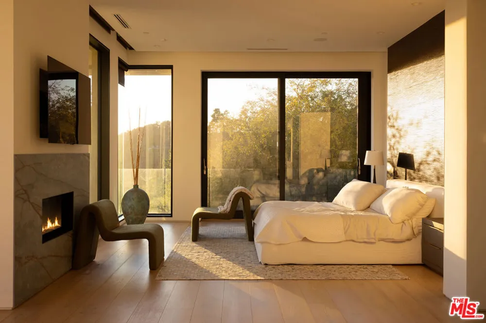 455 Castle Place Beverly Hills, CA 90210