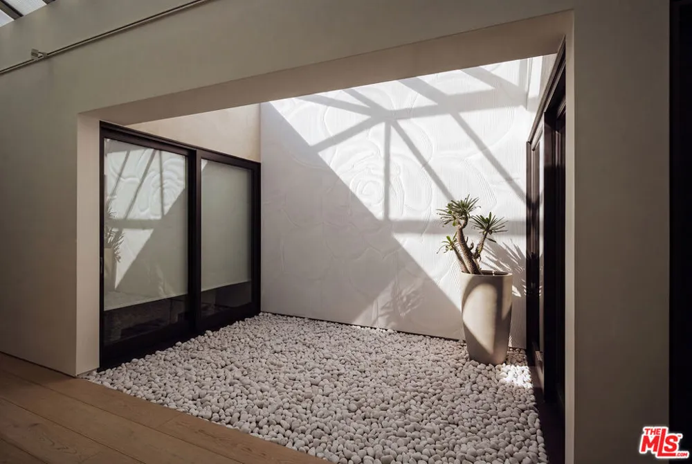 455 Castle Place Beverly Hills, CA 90210