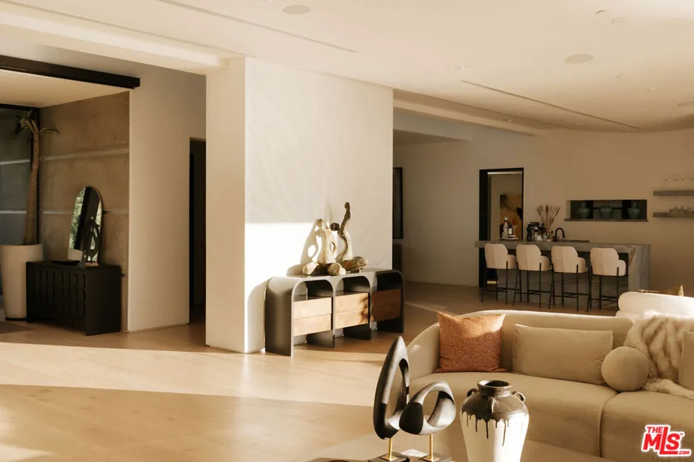 455 Castle Place Beverly Hills, CA 90210