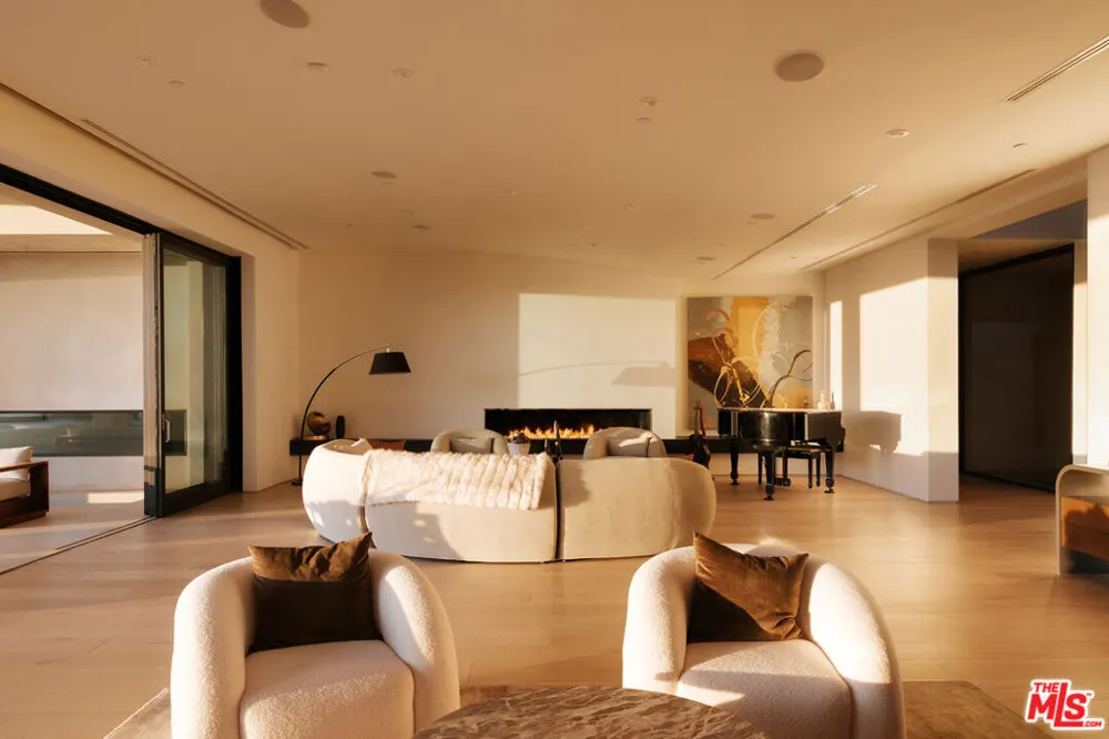 455 Castle Place Beverly Hills, CA 90210