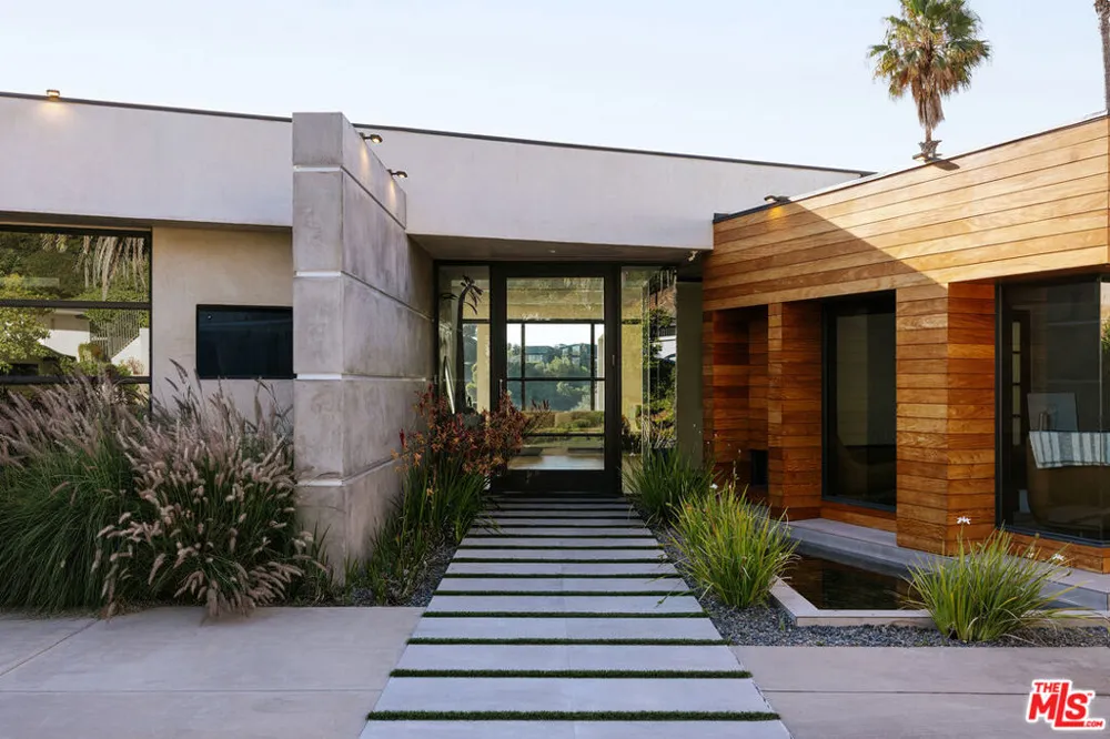 455 Castle Place Beverly Hills, CA 90210
