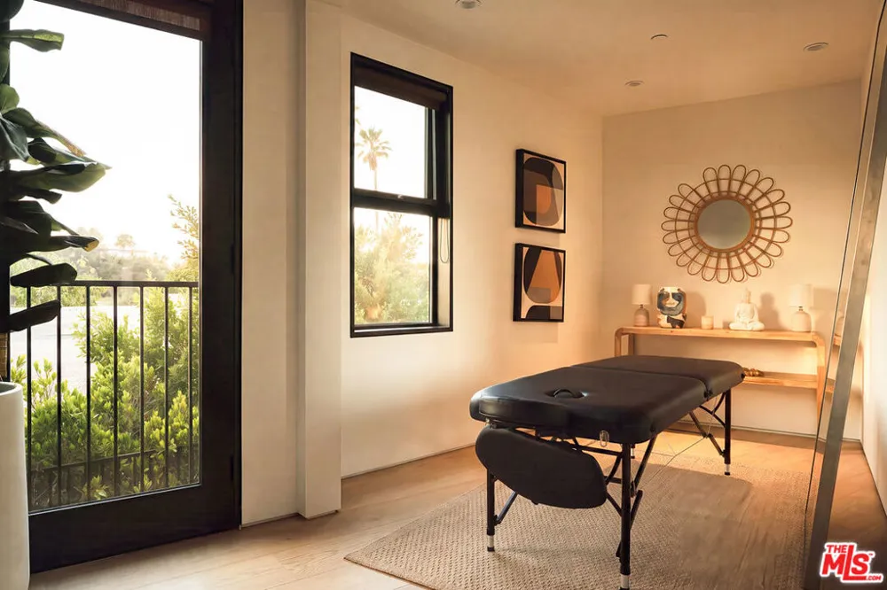 455 Castle Place Beverly Hills, CA 90210