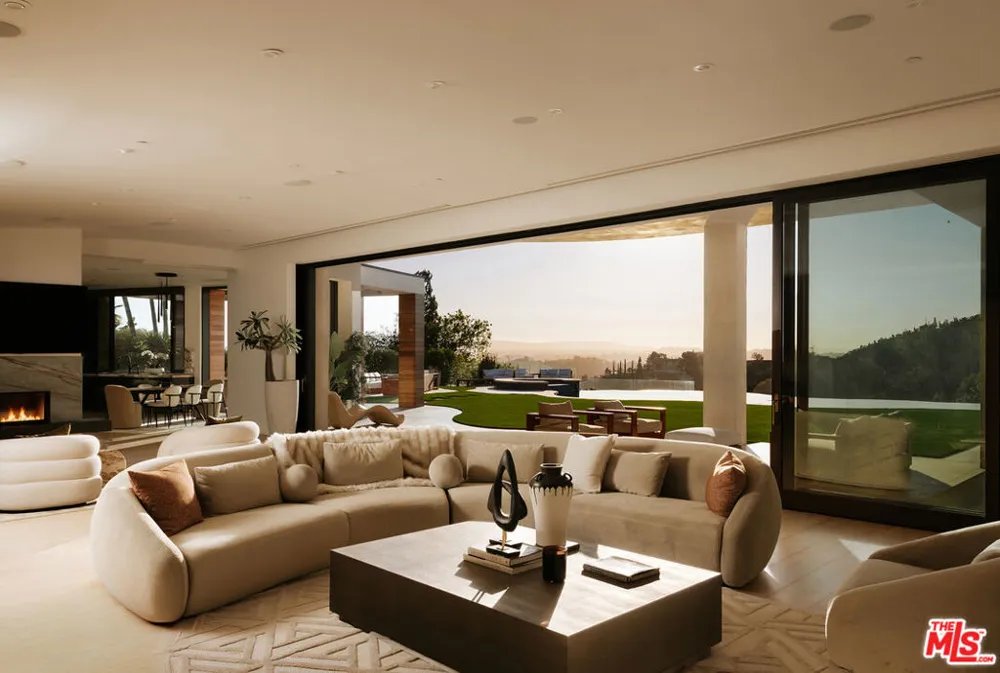 455 Castle Place Beverly Hills, CA 90210