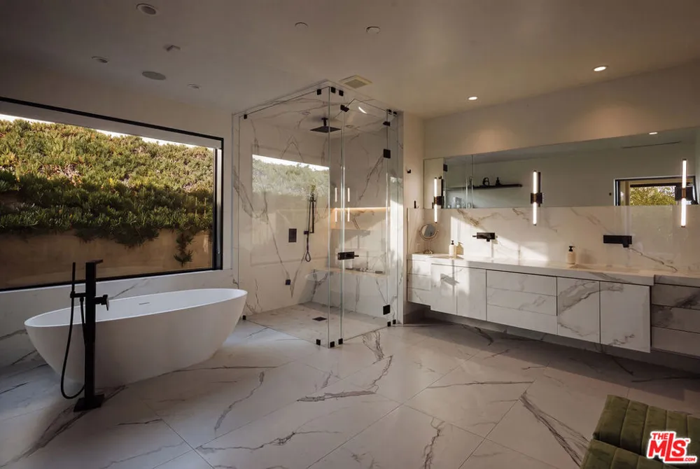 455 Castle Place Beverly Hills, CA 90210