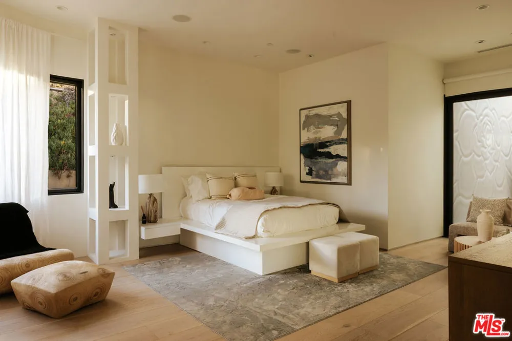 455 Castle Place Beverly Hills, CA 90210