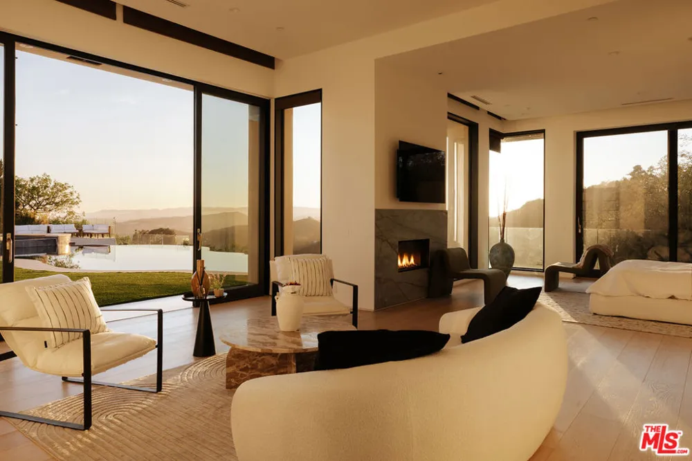 455 Castle Place Beverly Hills, CA 90210