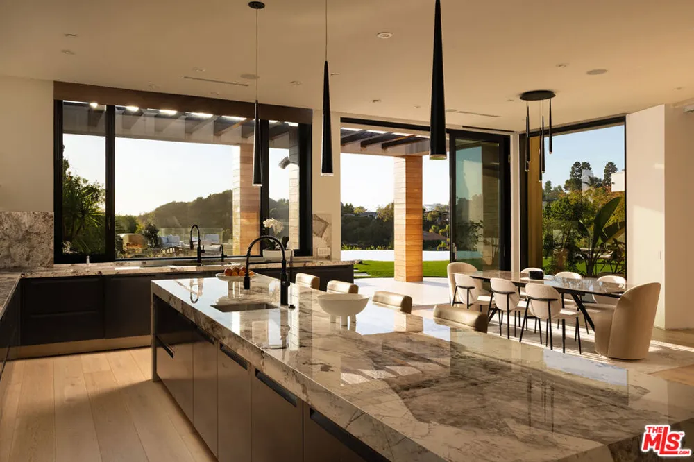 455 Castle Place Beverly Hills, CA 90210