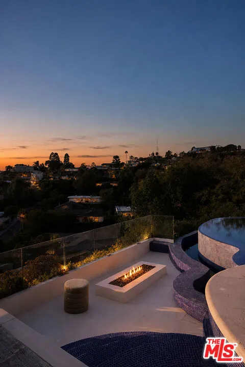 455 Castle Place Beverly Hills, CA 90210