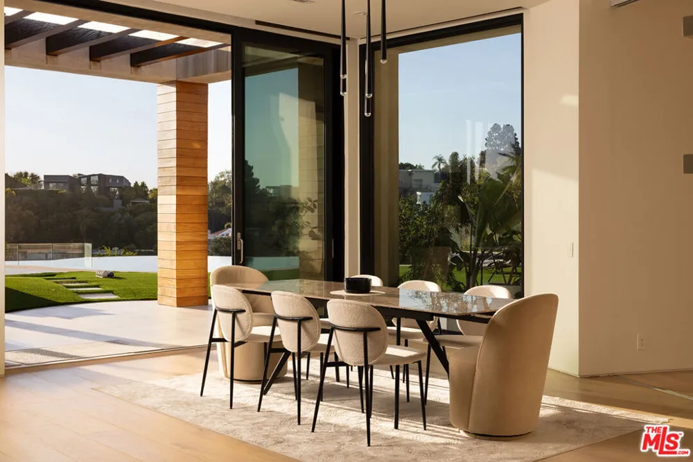 455 Castle Place Beverly Hills, CA 90210