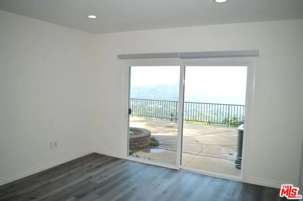 5425 Godbey Drive La Canada Flintridge, CA 91011