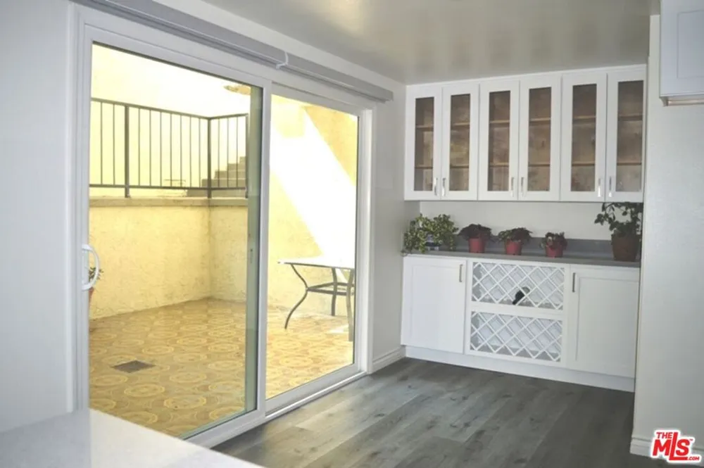5425 Godbey Drive La Canada Flintridge, CA 91011
