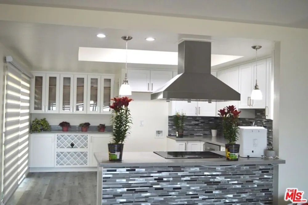 5425 Godbey Drive La Canada Flintridge, CA 91011