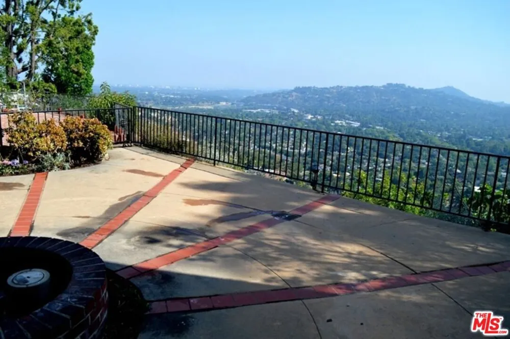 5425 Godbey Drive La Canada Flintridge, CA 91011