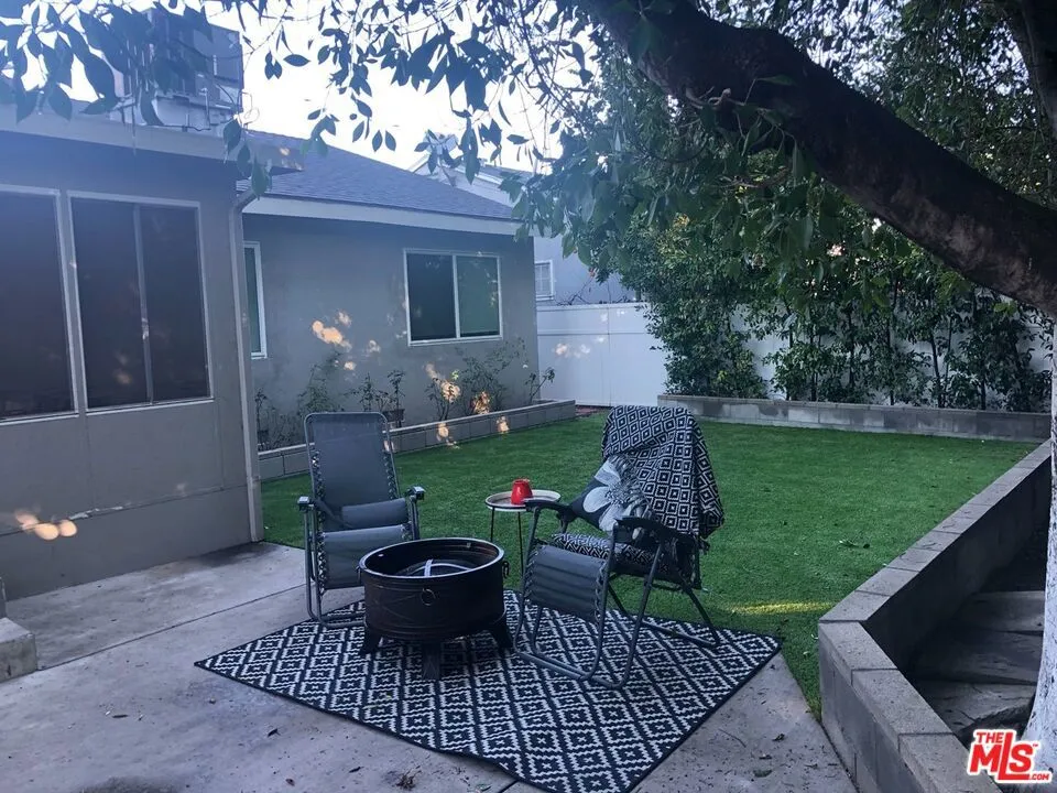 5740 Vantage Avenue Valley Village, CA 91607