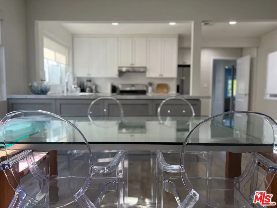 5740 Vantage Avenue Valley Village, CA 91607