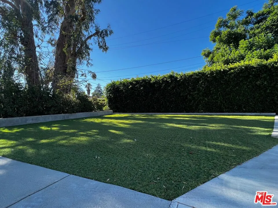 5740 Vantage Avenue Valley Village, CA 91607