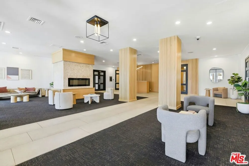 7135 Hollywood Boulevard #606 Los Angeles, CA 90046