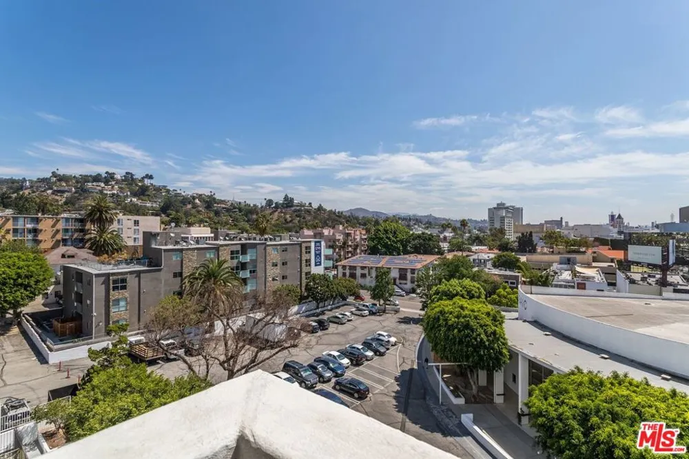 7135 Hollywood Boulevard #606 Los Angeles, CA 90046