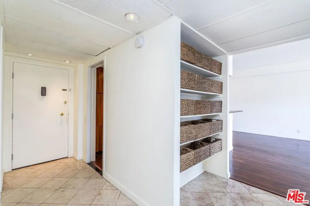 7135 Hollywood Boulevard #606 Los Angeles, CA 90046