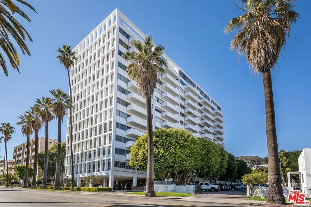 7135 Hollywood Boulevard #606 Los Angeles, CA 90046