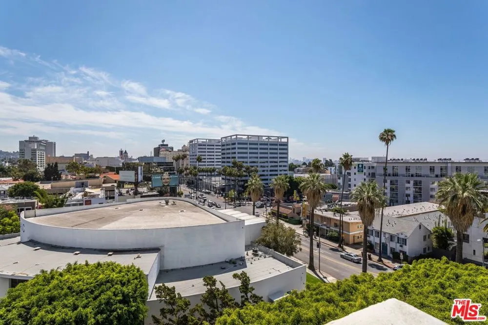 7135 Hollywood Boulevard #606 Los Angeles, CA 90046