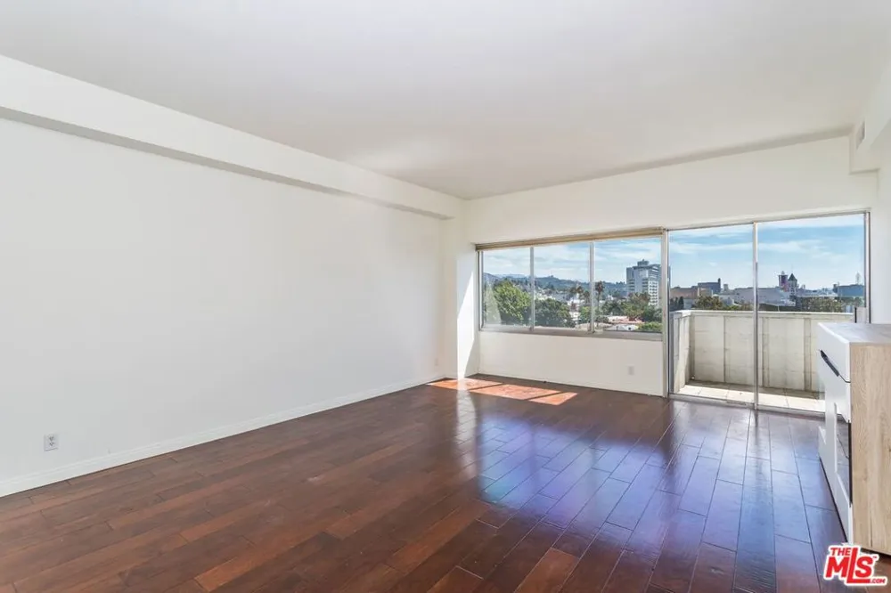 7135 Hollywood Boulevard #606 Los Angeles, CA 90046