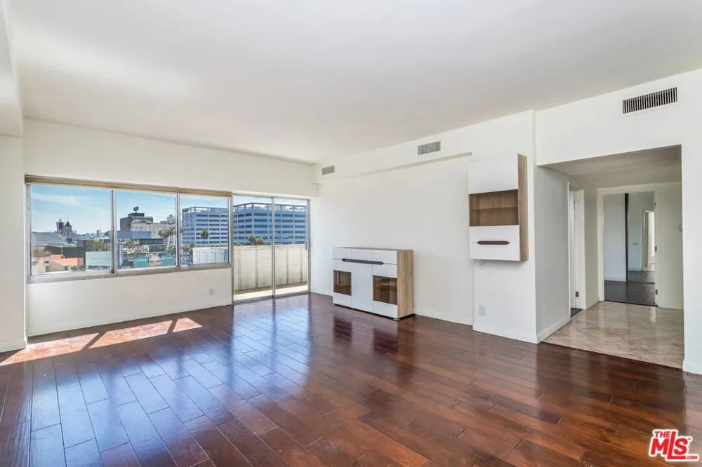 7135 Hollywood Boulevard #606 Los Angeles, CA 90046