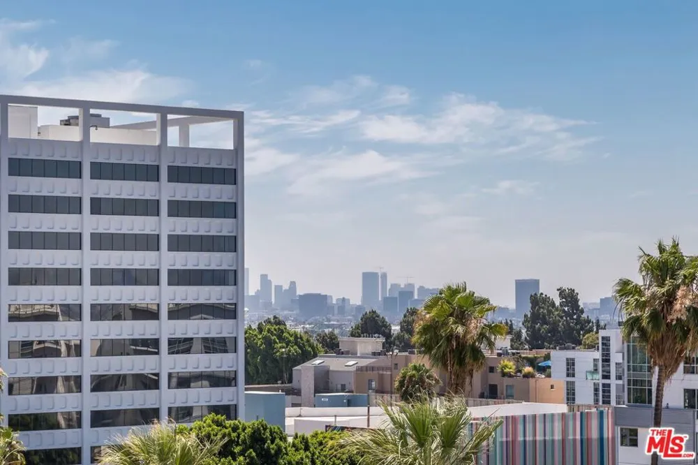 7135 Hollywood Boulevard #606 Los Angeles, CA 90046