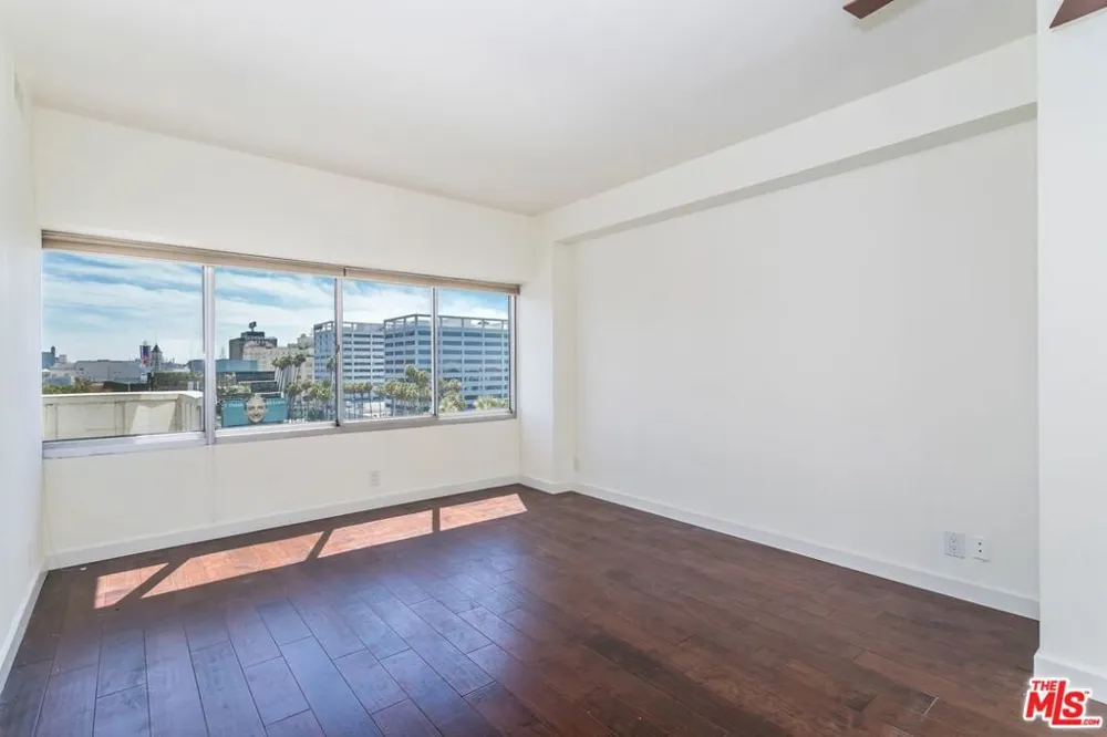 7135 Hollywood Boulevard #606 Los Angeles, CA 90046