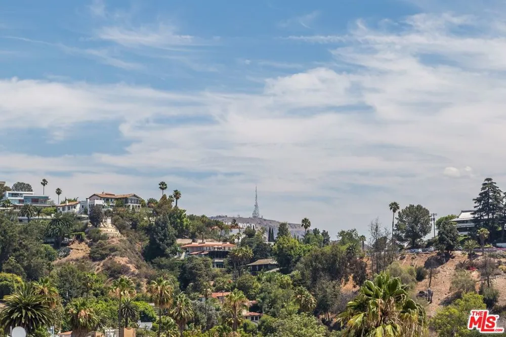 7135 Hollywood Boulevard #606 Los Angeles, CA 90046