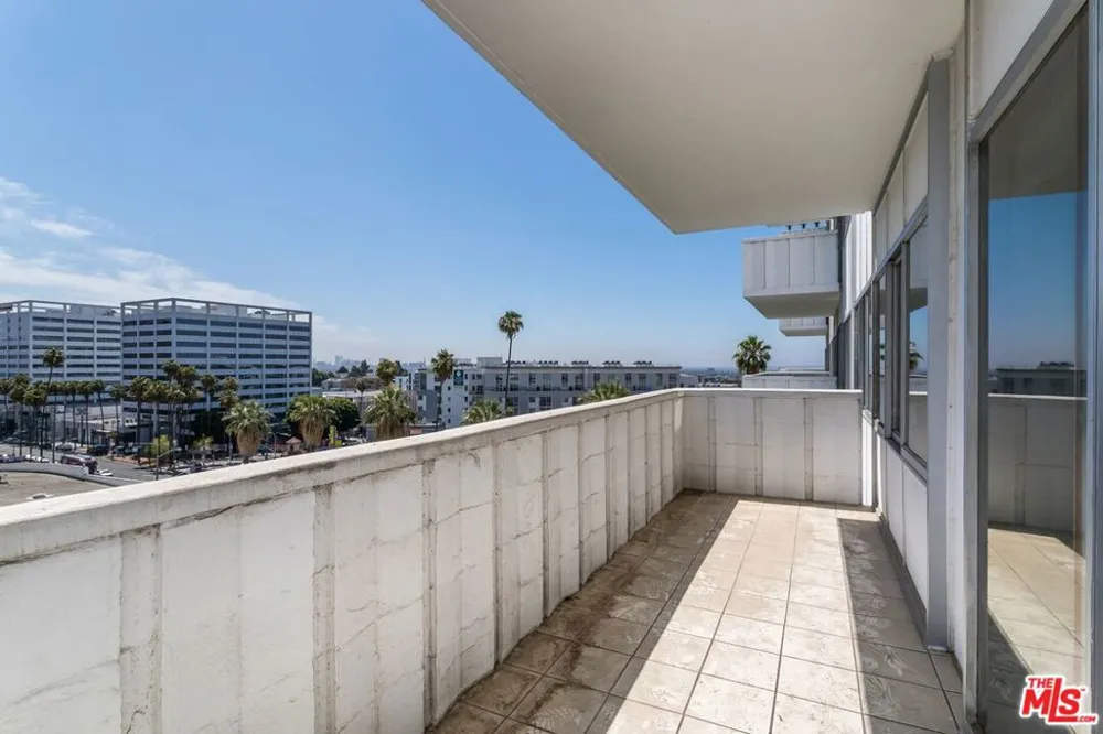 7135 Hollywood Boulevard #606 Los Angeles, CA 90046