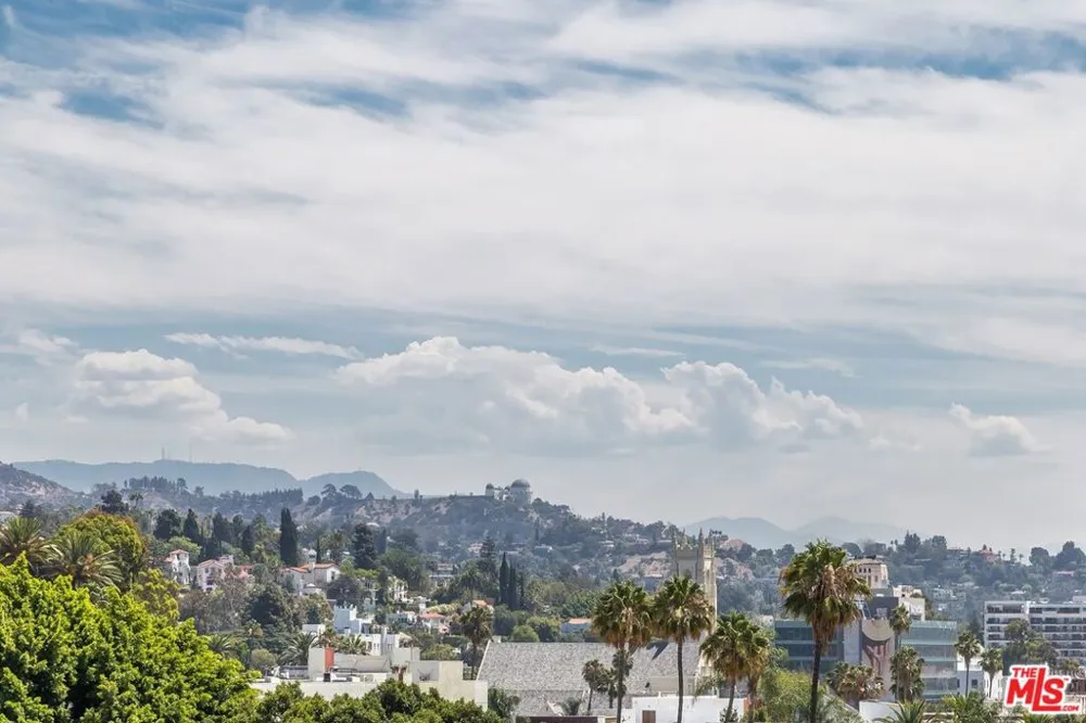 7135 Hollywood Boulevard #606 Los Angeles, CA 90046
