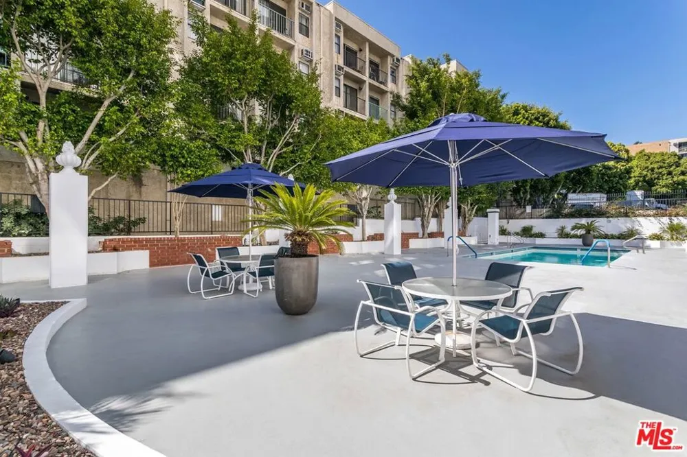 7135 Hollywood Boulevard #606 Los Angeles, CA 90046