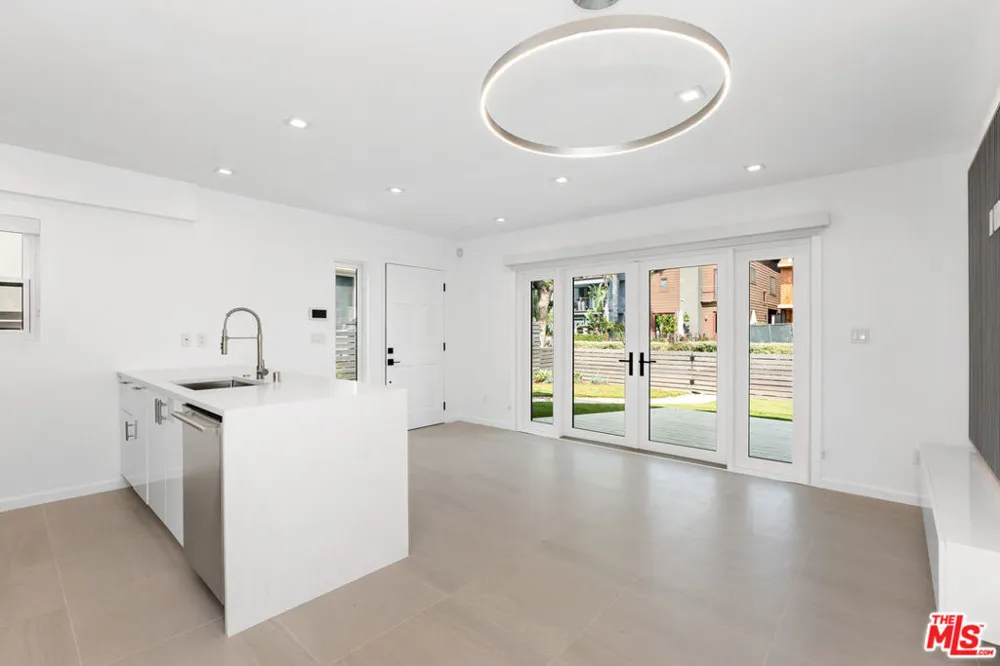 424 Carroll Canal Venice, CA 90291