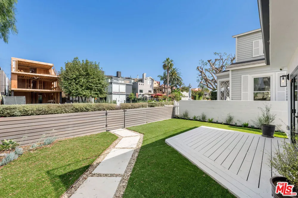 424 Carroll Canal Venice, CA 90291