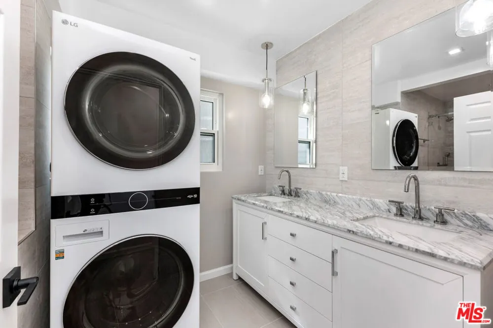424 Carroll Canal Venice, CA 90291