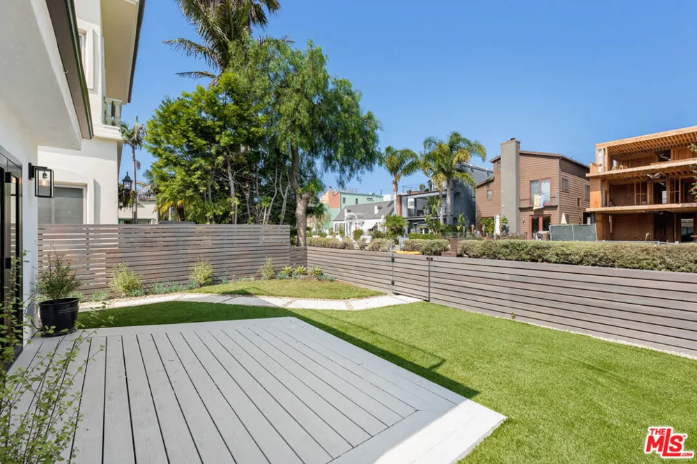 424 Carroll Canal Venice, CA 90291