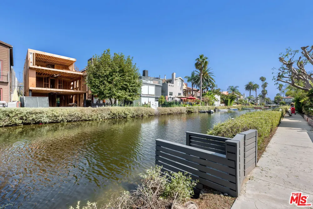 424 Carroll Canal Venice, CA 90291