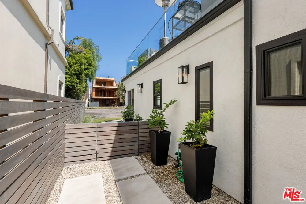 424 Carroll Canal Venice, CA 90291