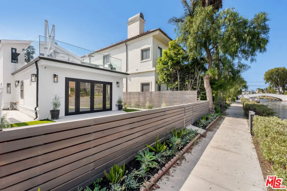 424 Carroll Canal Venice, CA 90291