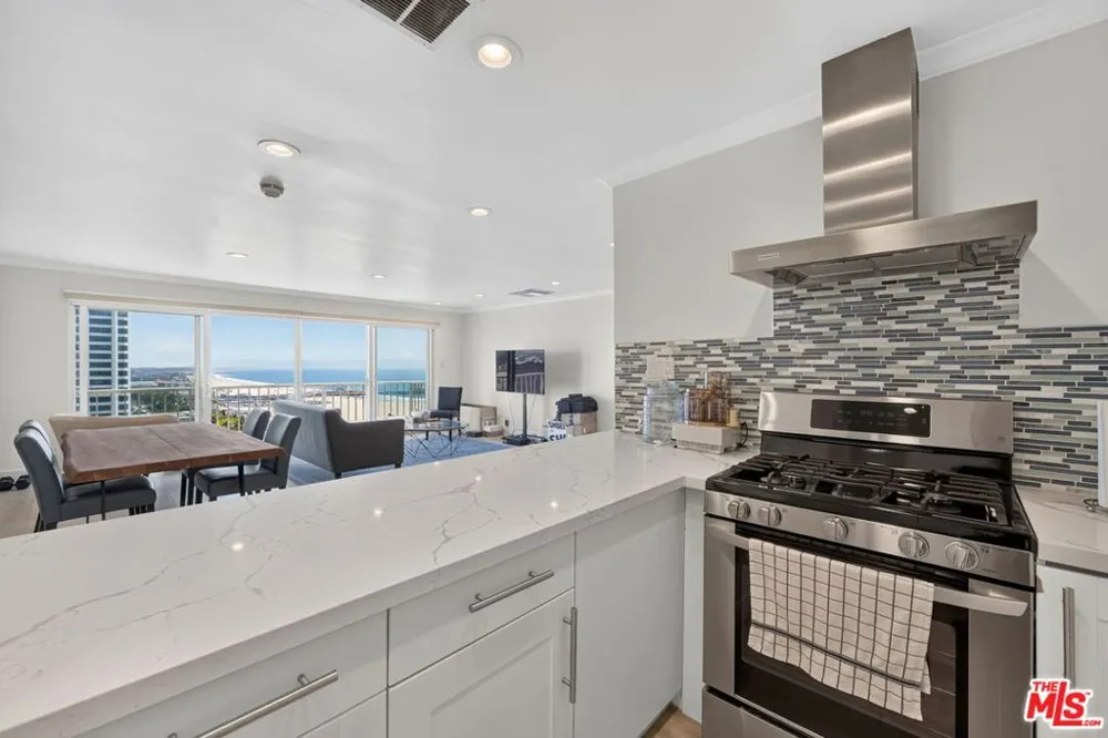 101 California Avenue #1404 Santa Monica, CA 90403
