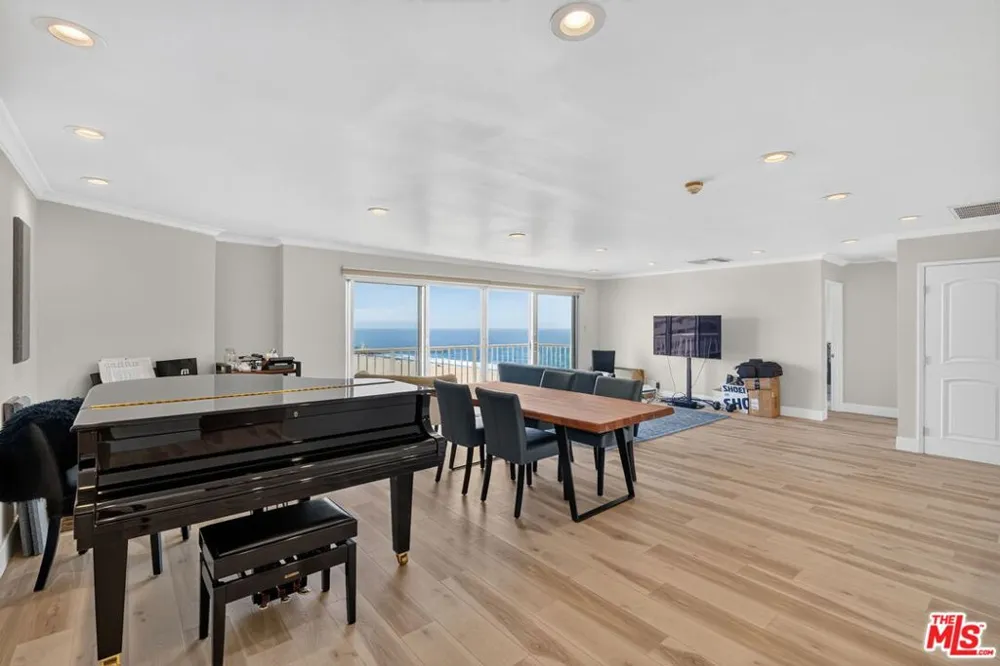 101 California Avenue #1404 Santa Monica, CA 90403