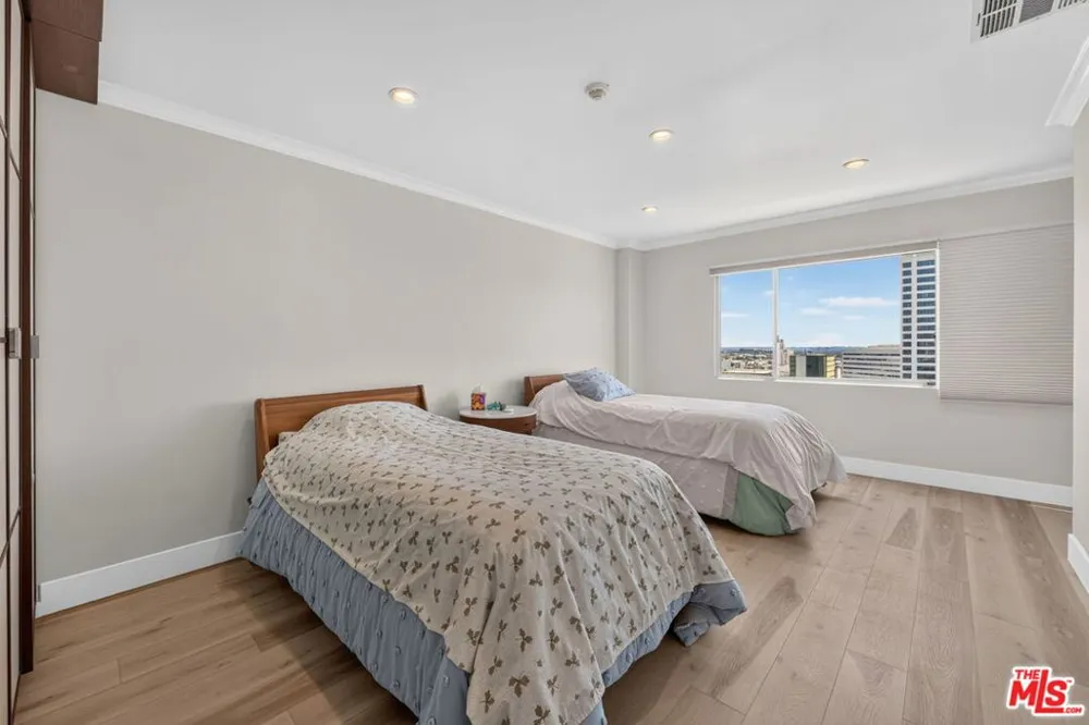 101 California Avenue #1404 Santa Monica, CA 90403